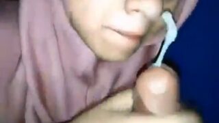 سكس محجبة تشرب حليب الزب